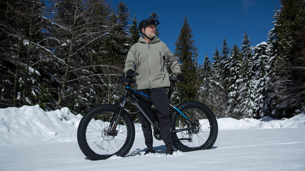 S’équiper pour rouler dans le froid : nos conseils pour continuer à pédaler tout l’hiver !